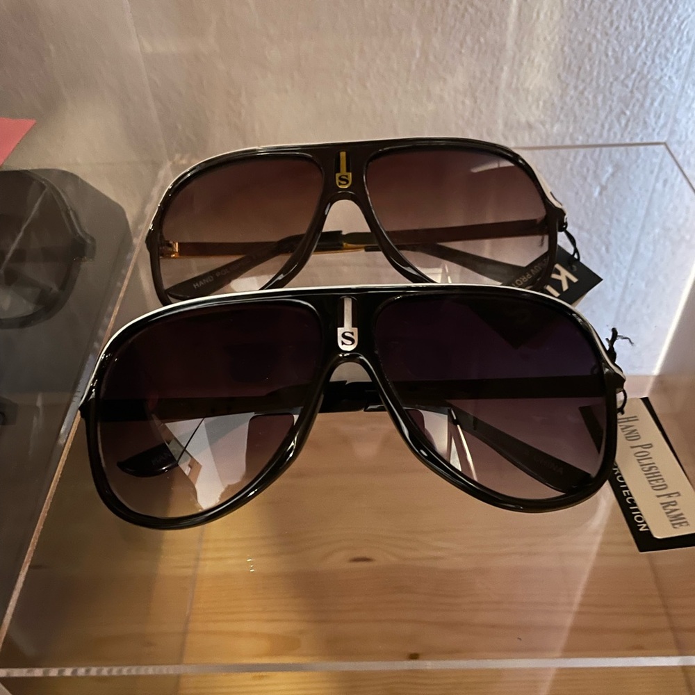 🕶️